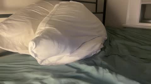 dre0000000 online show from 10/17/25, 08:17