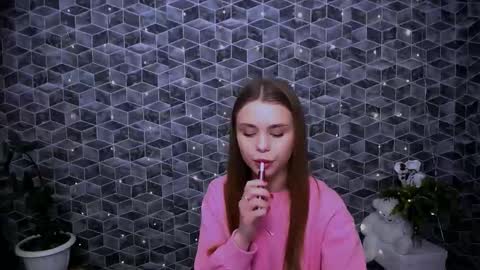 Mari online show from 12/19/25, 11:39