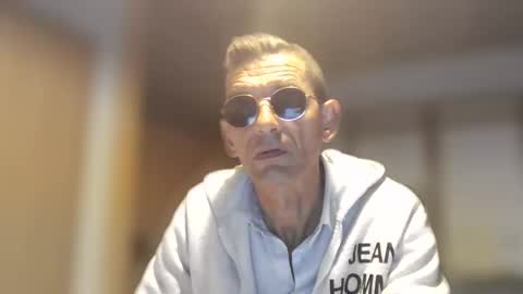 Snapshot of dreambob chatting on 06/11/26, 02:53 Dreambob online show from 06/11/26, 02:53