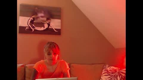 Snapshot of dreamcatcherfantasy chatting on 12/20/24, 08:06 A girl online show from 12/20/24, 08:06