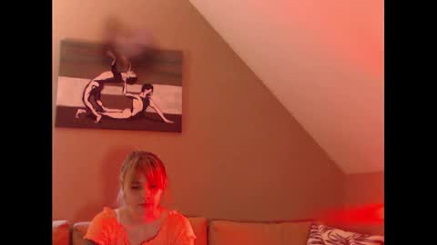 Snapshot of dreamcatcherfantasy chatting on 12/20/24, 11:10 A girl online show from 12/20/24, 11:10