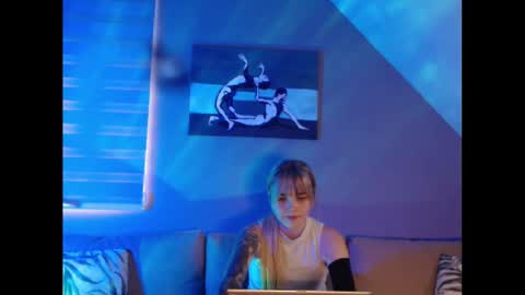 Snapshot of dreamcatcherfantasy chatting on 01/17/25, 07:51 A girl online show from 01/17/25, 07:51