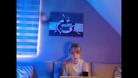 Snapshot of dreamcatcherfantasy chatting on 01/17/25, 10:55 A girl online show from 01/17/25, 10:55