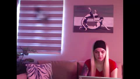 Snapshot of dreamcatcherfantasy chatting on 01/27/25, 08:07 A girl online show from 01/27/25, 08:07