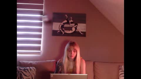 Snapshot of dreamcatcherfantasy chatting on 01/31/25, 08:11 A girl online show from 01/31/25, 08:11