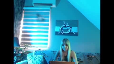 Snapshot of dreamcatcherfantasy chatting on 02/03/25, 08:24 A girl online show from 02/03/25, 08:24