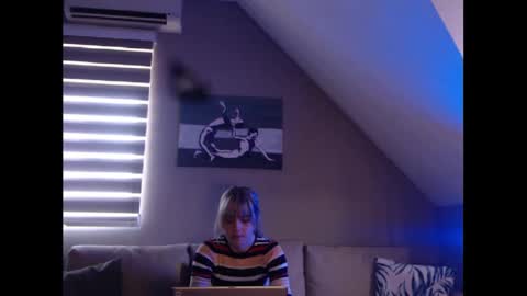 Snapshot of dreamcatcherfantasy chatting on 02/11/25, 08:15 A girl online show from 02/11/25, 08:15