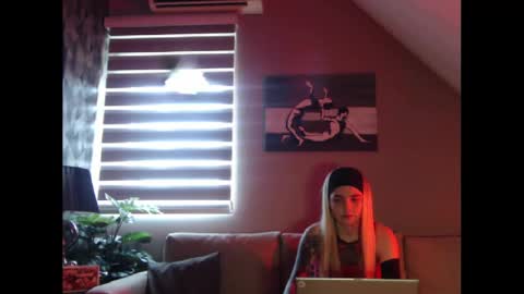 Snapshot of dreamcatcherfantasy chatting on 02/12/25, 07:55 A girl online show from 02/12/25, 07:55