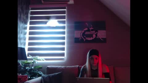 Snapshot of dreamcatcherfantasy chatting on 02/12/25, 10:56 A girl online show from 02/12/25, 10:56