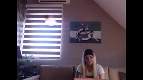 Snapshot of dreamcatcherfantasy chatting on 02/19/25, 11:28 A girl online show from 02/19/25, 11:28