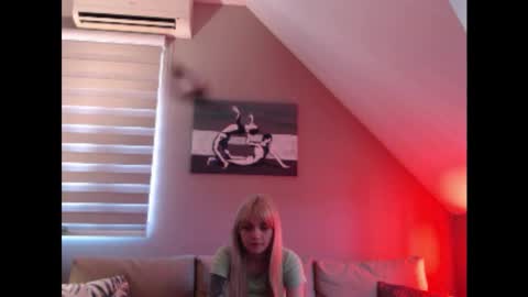 Snapshot of dreamcatcherfantasy chatting on 03/03/25, 08:05 A girl online show from 03/03/25, 08:05