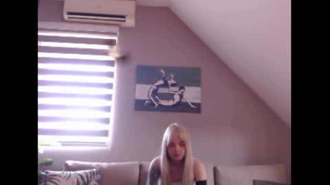 Snapshot of dreamcatcherfantasy chatting on 03/10/25, 10:59 A girl online show from 03/10/25, 10:59