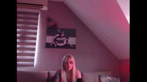 Snapshot of dreamcatcherfantasy chatting on 03/12/25, 11:20 A girl online show from 03/12/25, 11:20