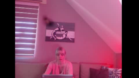 Snapshot of dreamcatcherfantasy chatting on 09/19/25, 07:21 A girl online show from 09/19/25, 07:21