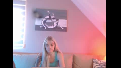 Snapshot of dreamcatcherfantasy chatting on 09/23/25, 06:49 A girl online show from 09/23/25, 06:49