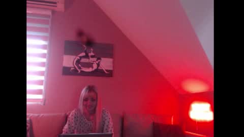 Snapshot of dreamcatcherfantasy chatting on 09/26/25, 06:50 A girl online show from 09/26/25, 06:50