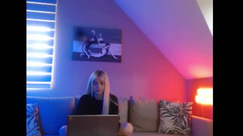 Snapshot of dreamcatcherfantasy chatting on 09/29/25, 07:24 A girl online show from 09/29/25, 07:24