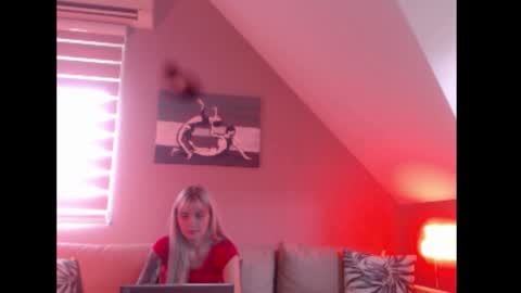 Snapshot of dreamcatcherfantasy chatting on 09/30/25, 07:24 A girl online show from 09/30/25, 07:24