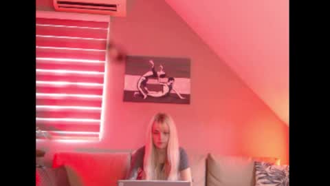 Snapshot of dreamcatcherfantasy chatting on 10/10/25, 07:29 A girl online show from 10/10/25, 07:29