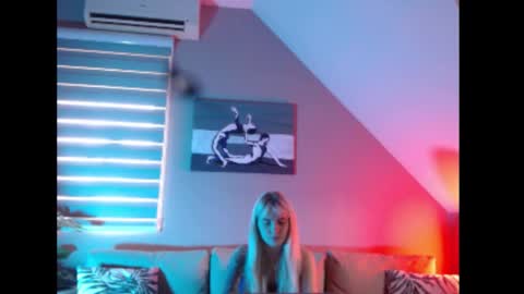 Snapshot of dreamcatcherfantasy chatting on 10/13/25, 07:19 A girl online show from 10/13/25, 07:19