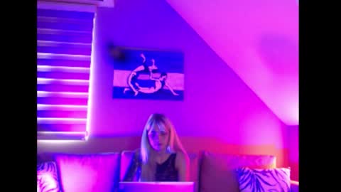 Snapshot of dreamcatcherfantasy chatting on 10/17/25, 07:22 A girl online show from 10/17/25, 07:22