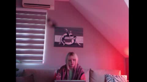 Snapshot of dreamcatcherfantasy chatting on 10/27/25, 07:56 A girl online show from 10/27/25, 07:56