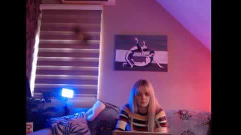 Snapshot of dreamcatcherfantasy chatting on 11/07/25, 08:14 A girl online show from 11/07/25, 08:14