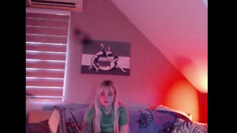 Snapshot of dreamcatcherfantasy chatting on 11/08/25, 08:25 A girl online show from 11/08/25, 08:25