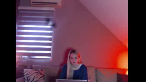 A girl online show from 12/15/25, 07:34