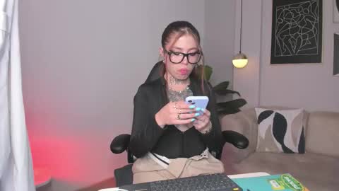 dreamleah_ online show from 09/22/25, 05:09