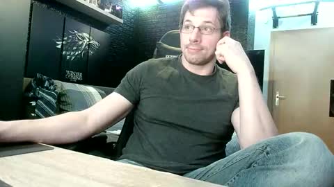 Snapshot of dreamwallker chatting on 10/27/25, 04:55 Ioannes Paulus the 2nd online show from 10/27/25, 04:55