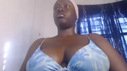 Snapshot of dreamy_wetpussy chatting on 05/14/26, 07:37 BEAUTY online show from 05/14/26, 07:37