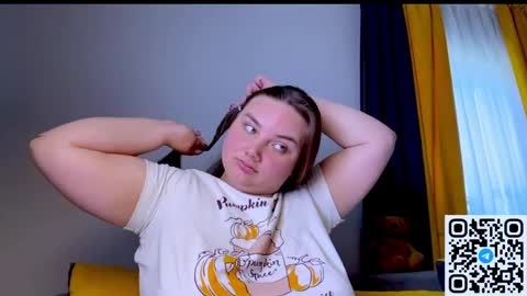 Snapshot of dreamyblushfairy chatting on 05/23/26, 02:32 Mila online show from 05/23/26, 02:32