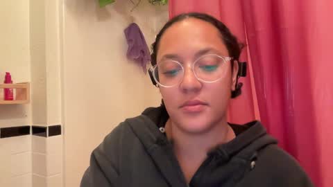 Snapshot of dreamyriri chatting on 02/27/25, 04:31 RIRI OR DREAMY online show from 02/27/25, 04:31