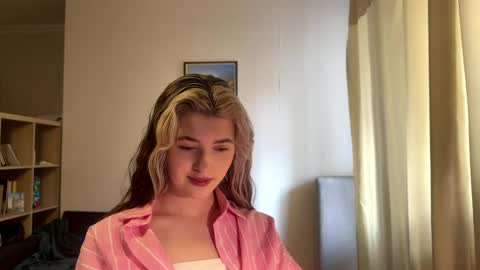 Snapshot of dremazwahlen chatting on 05/20/26, 01:17 Dia online show from 05/20/26, 01:17