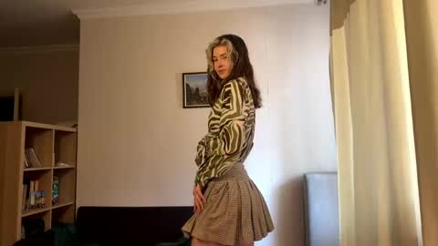 Snapshot of dremazwahlen chatting on 05/22/26, 12:44 Dia online show from 05/22/26, 12:44