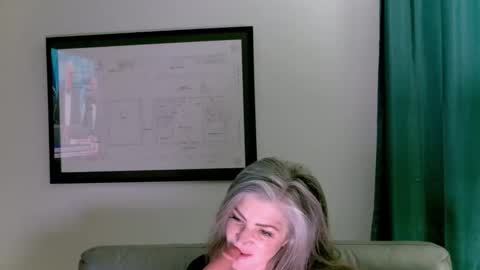 Snapshot of drippingwetgoddess chatting on 04/26/26, 06:55 Angie online show from 04/26/26, 06:55