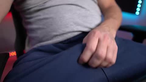 Snapshot of drok chatting on 11/24/25, 04:01 Drok online show from 11/24/25, 04:01