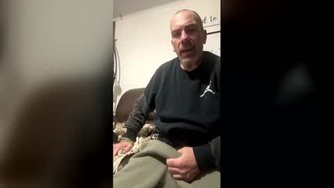 Snapshot of dryjerkoff chatting on 12/17/25, 04:29 dryjerkoff online show from 12/17/25, 04:29