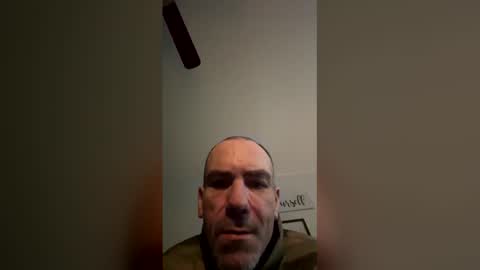 Snapshot of dryjerkoff chatting on 12/23/25, 02:42 dryjerkoff online show from 12/23/25, 02:42