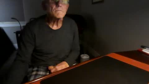 Snapshot of dubl55nikl chatting on 02/19/25, 08:12 DublNikl online show from 02/19/25, 08:12