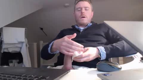 Snapshot of dubpistol_99 chatting on 01/19/26, 04:11 dubpistol_99 online show from 01/19/26, 04:11