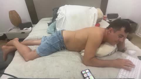 Snapshot of dudebrocuz69 chatting on 01/05/26, 05:27 Dude online show from 01/05/26, 05:27