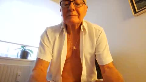 Snapshot of duin8 chatting on 02/05/26, 10:42 Duin8 online show from 02/05/26, 10:42