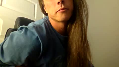 Snapshot of dukesky29 chatting on 11/16/25, 03:01 Dukeee online show from 11/16/25, 03:01