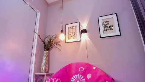 dulce__fiore07 online show from 09/13/25, 12:38