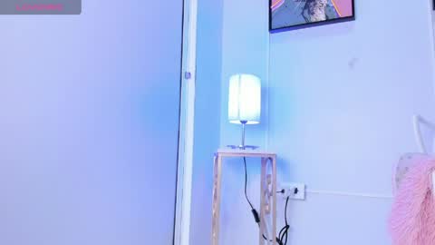 dulce__fiore07 online show from 04/22/26, 12:07