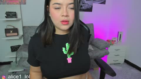 Snapshot of dulce_alice_ chatting on 01/23/25, 10:22  ALICE  online show from 01/23/25, 10:22