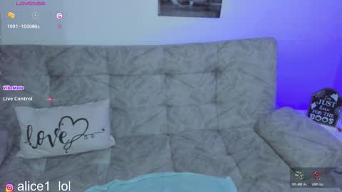 Snapshot of dulce_alice_ chatting on 10/25/25, 04:42  ALICE  online show from 10/25/25, 04:42