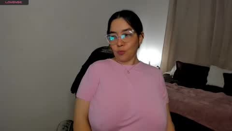 Snapshot of dulce_brithany chatting on 11/04/25, 11:48 dulce brithany online show from 11/04/25, 11:48